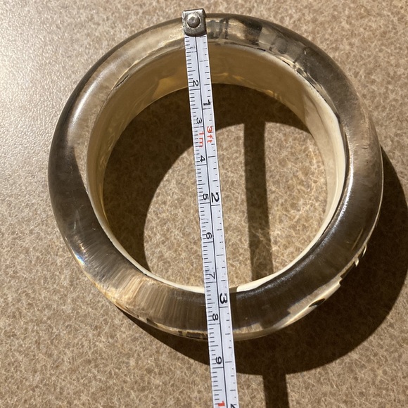 Vintage Retro Lucite Bracelet Bangle black design on cream, stunning quality - Picture 11 of 13